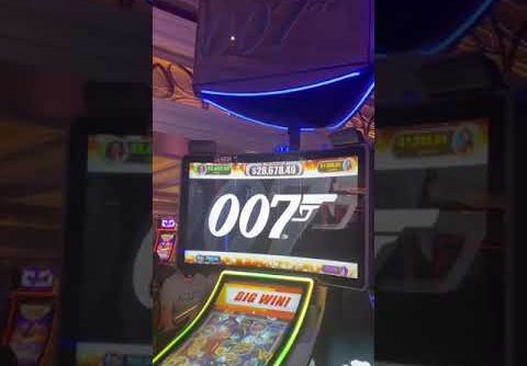 BIG WIN on 007 Slot machine  Las Vegas