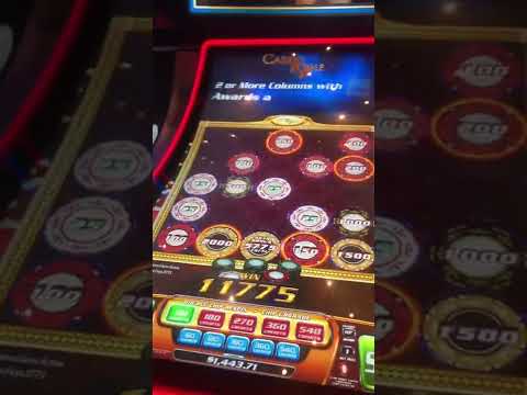 Casino Royal slot machine BIG WIN!!  #shorts